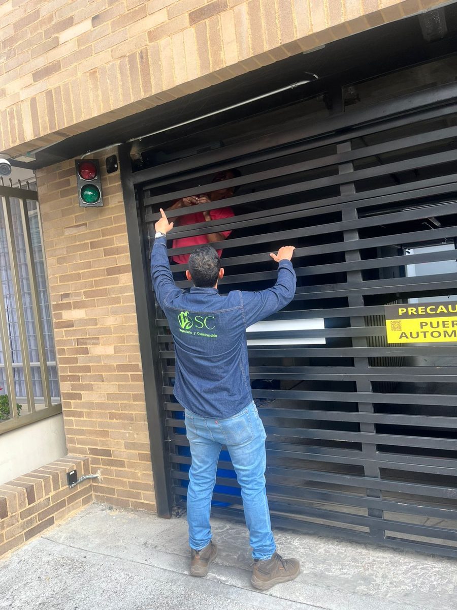 Puerta vehicular automática